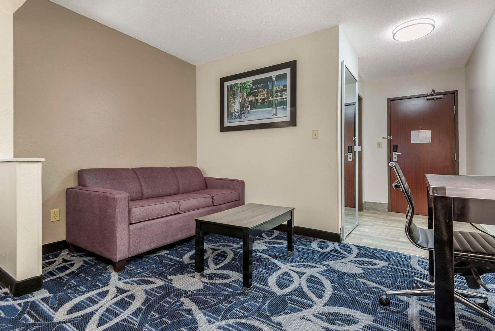 Comfort & - Syracuse 3*